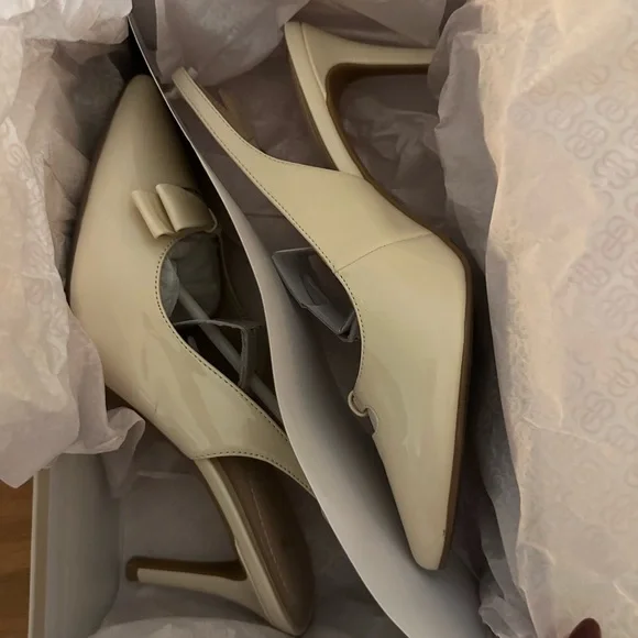 Bandolino ivory slingbacks - Picture 7 of 9